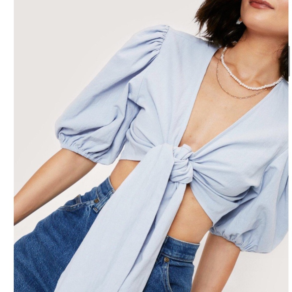Tie front sleeved crop top